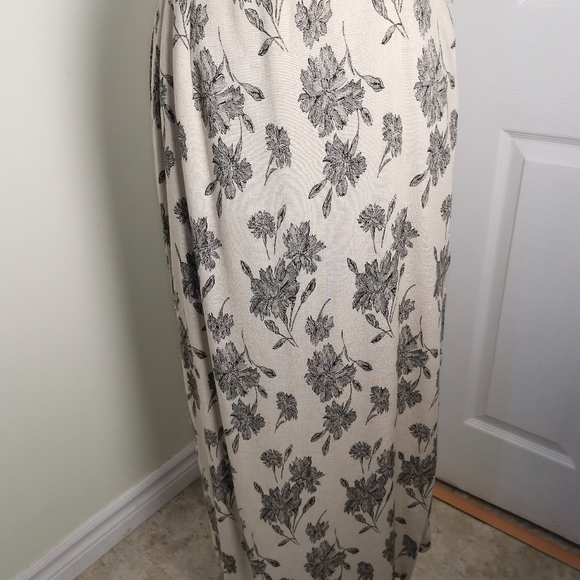 Cream and Black Maxi Pencil Skirt for Cocktail Events - Picture 6 of 8